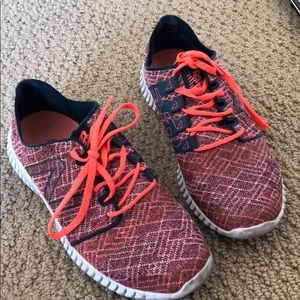 New balance tennis shoes